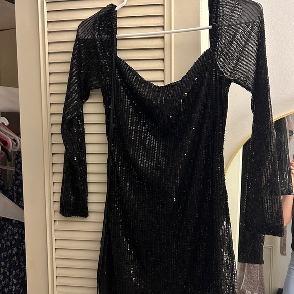 Elegant Black Sequin Dress - Picture 1 of 2